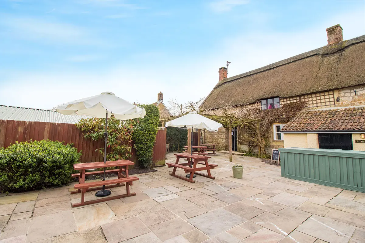 The Royal Oak Over Stratton Outside patio area